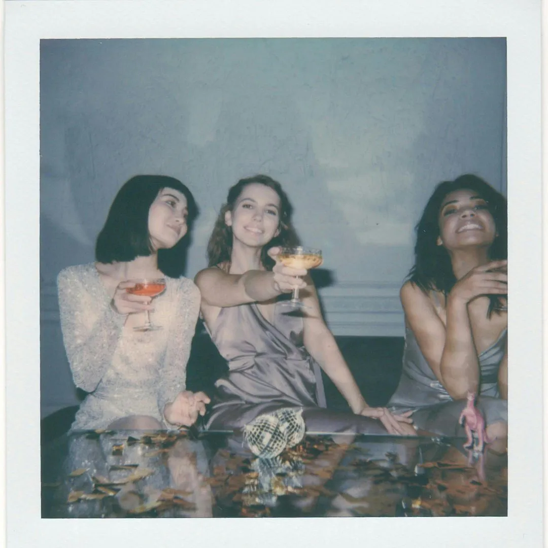 As society becomes more individualistic than family-oriented, women, who have always been communicative among themselves, are bound to come together. Back in the day, female friendships consisted of housewives washing or drying clothes on rooftops, exchanging thoughts about their own struggles, negatively labelled ‘gossip’. Image: Pexels 