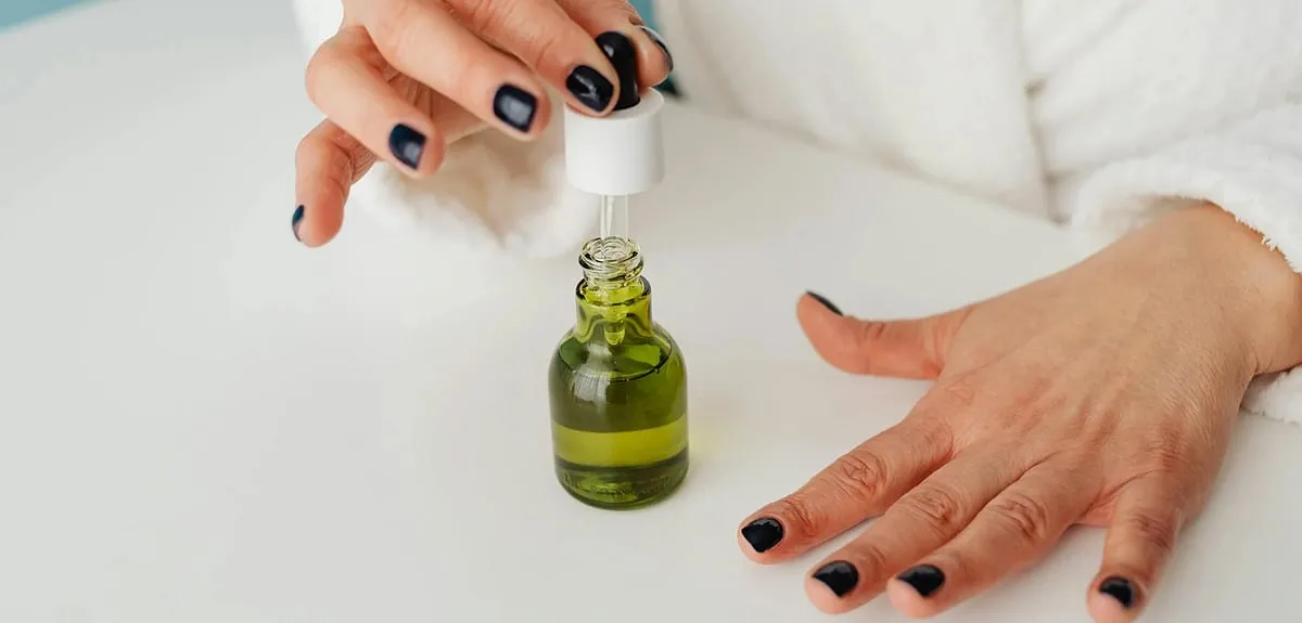 Opt for acetone-free alternatives and limit exposure to other chemical irritants found in cleaning products. Image: Pexels 