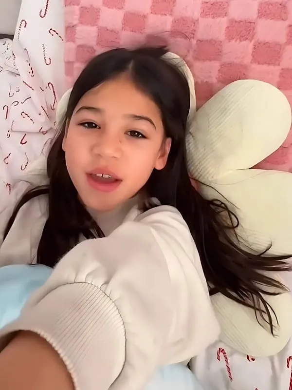 A tween creator dubbed Ayla Karol sharing her morning beauty routine on Instagram. Image: Instagram.com/aylakrol 