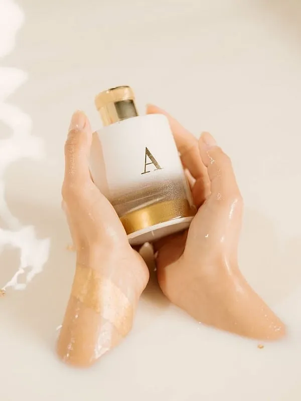 A combines mangoes, coconut and musk, making it a rare fruity-woody alliance. Image: Instagram.com/cascadeperfume 