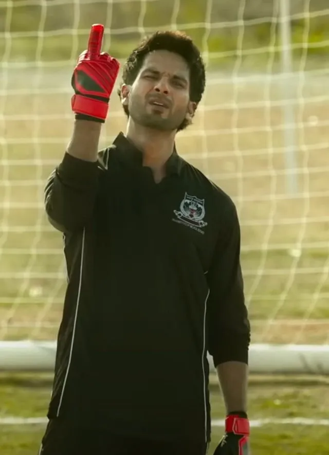 The moment you say ‘masculine,’ you have an image of someone gritting their teeth and flexing their muscles, and not a man who’s calm or composed. Pop culture furthers the idea that rage is the only acceptable way for a man to process his emotions. Image: tseries 