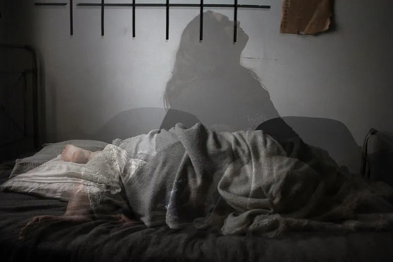 The link between sleeplessness and nighttime depression is also similar to the chicken-and-egg dilemma: it’s hard to tell which one comes first. Image: Unsplash  