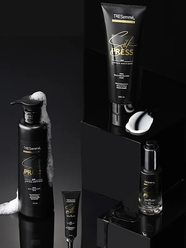 The high concentration of amino acids and peptides in the range allows the complex to penetrate the shafts of your hair strands and repair any damage 