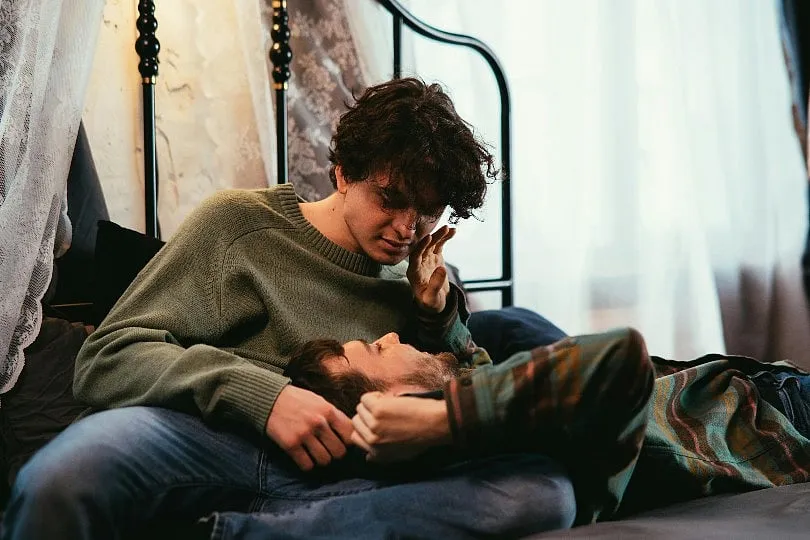 For many queer people, secrecy and invisibilisation in relationships isn't just an exception but the norm that’s rarely questioned or resisted. Image: Pexels 