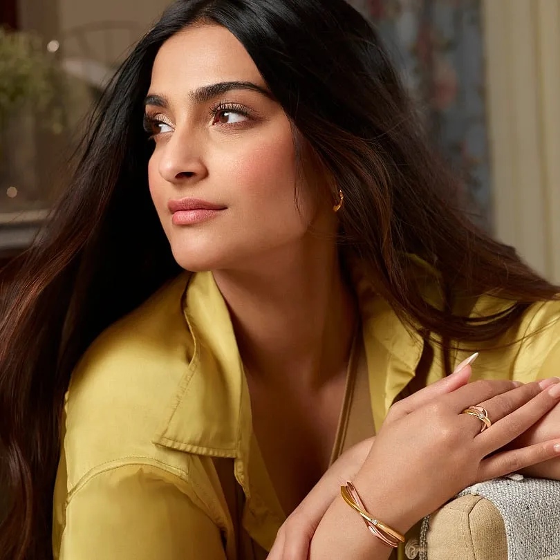 The 'My Embrace' collection’s signature piece—a bangle with a prominent pear-shaped diamond—symbolises the journey of self-embrace 