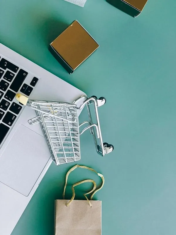 A significant amount of brand and product education will need to be delivered via all touchpoints for beauty sales to expand on quick commerce. Image: Pexels 