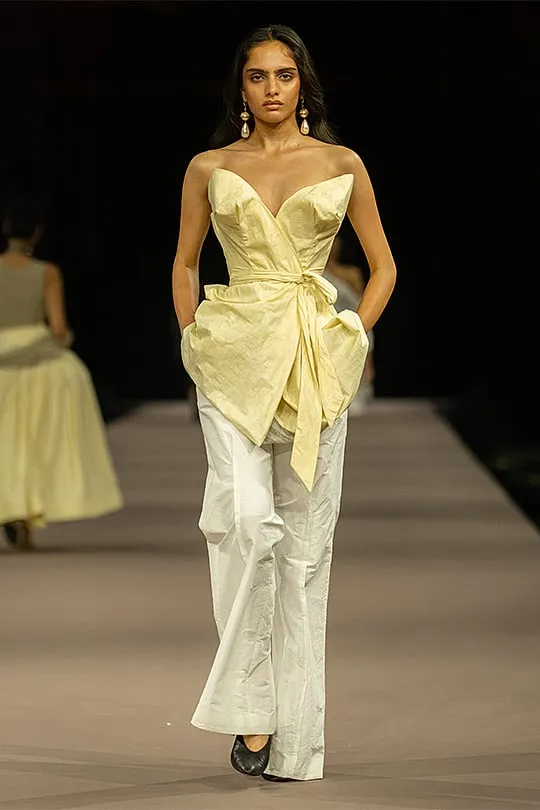 Last night, at Vivienne Westwood presented a  couture capsule crafted using Indian handwoven textiles and Khadi at the Gateway of India, Mumbai 