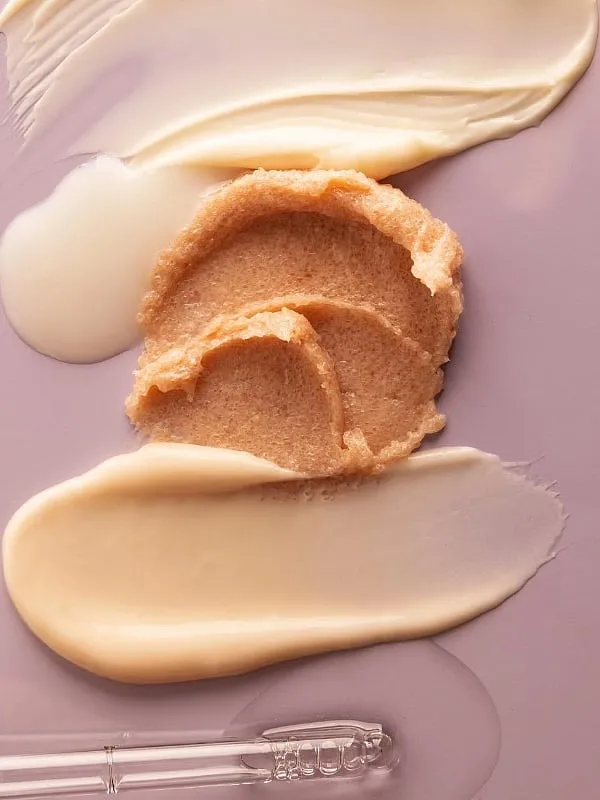 Oil, dirt, and acne cause itching, redness, and irritation, resulting in breakage and hair fall. Image: Instagram.com/fableandmane 