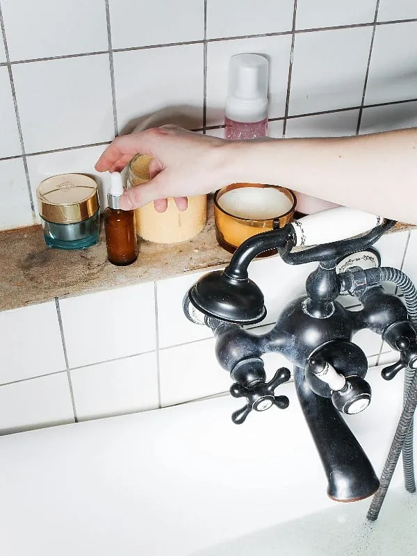 If the lid of a beauty product is lost or doesn’t close tightly, air, dust, and bacteria can easily get in, compromising the product. Image: Dupe 