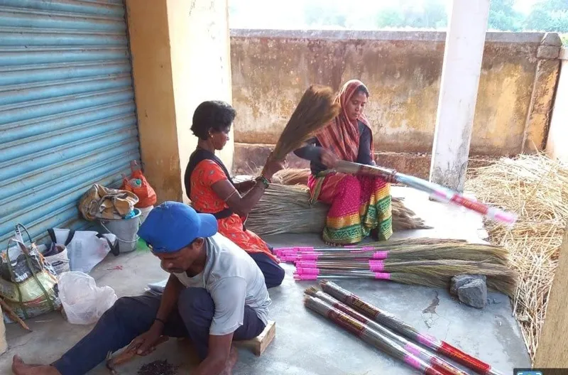 brooms-hill-tribal-odisha-making-30stades