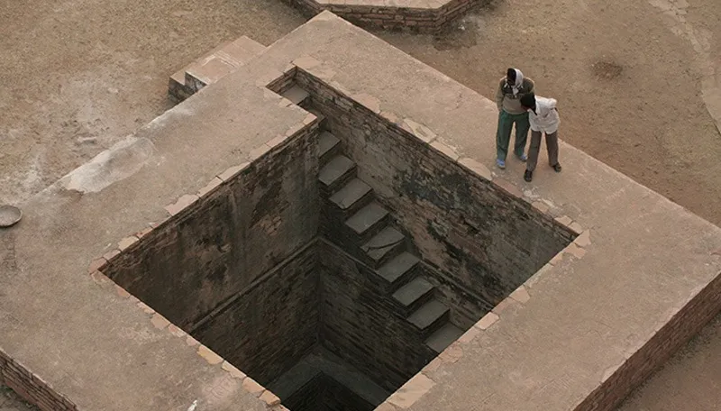 battisi-baoli-chanderi-mp-ghats-steps-30stades