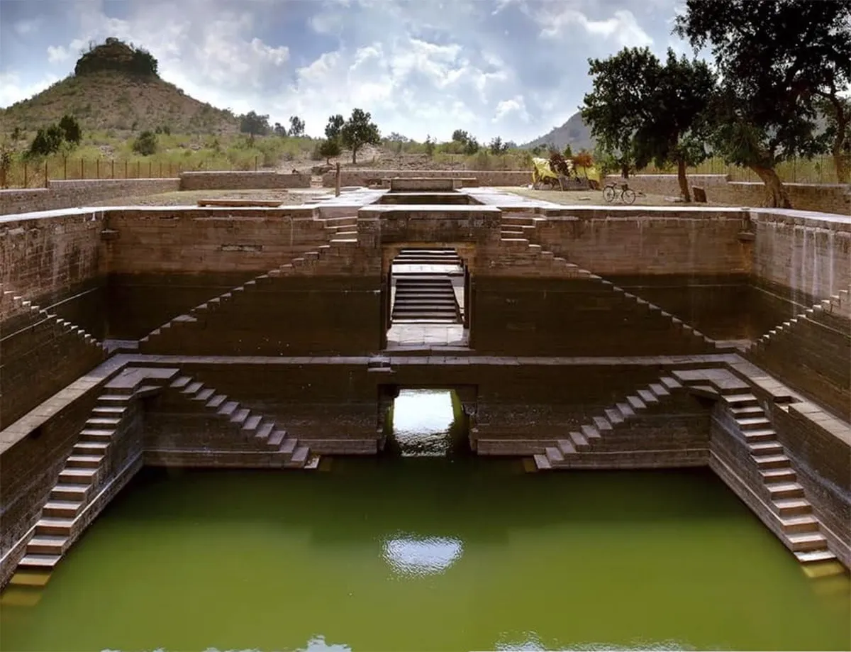 battisi-baoli-chanderi-mp-second-lead-30stades