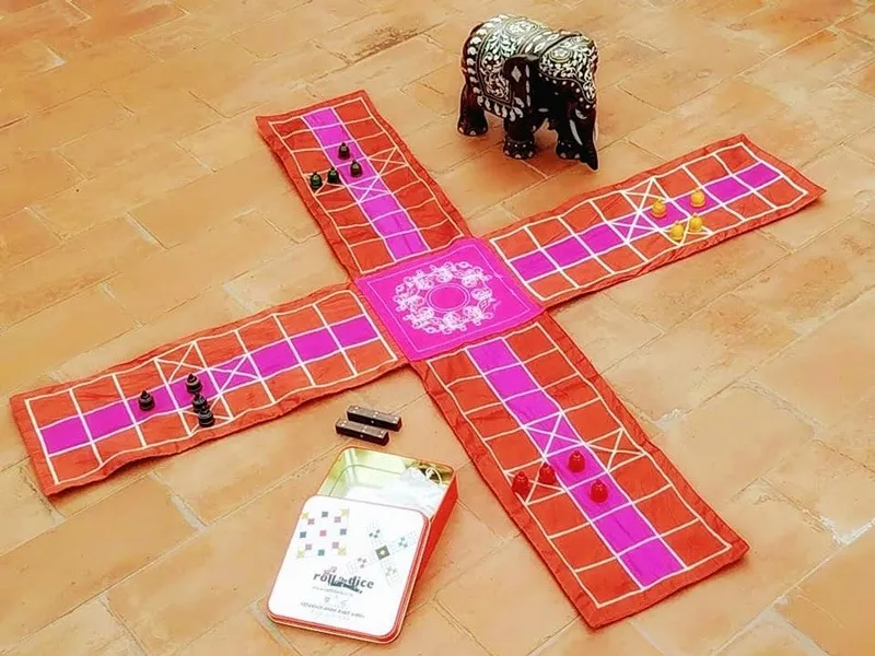 roll-the-dice-traditional-board-games-pagade-pachisi-30stades