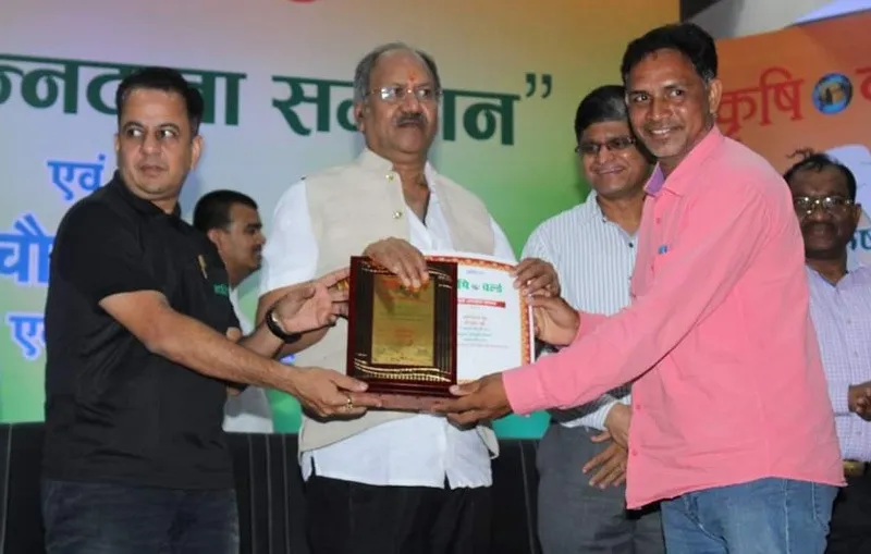 raj-mushrooms-paddy-straw-award-30stades
