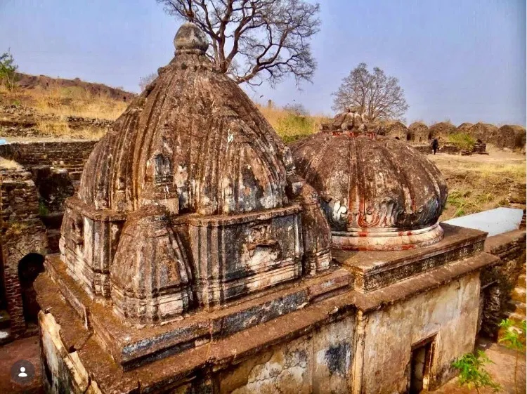 asirgarh-fort-burhanpur-shiva-temple-30stades
