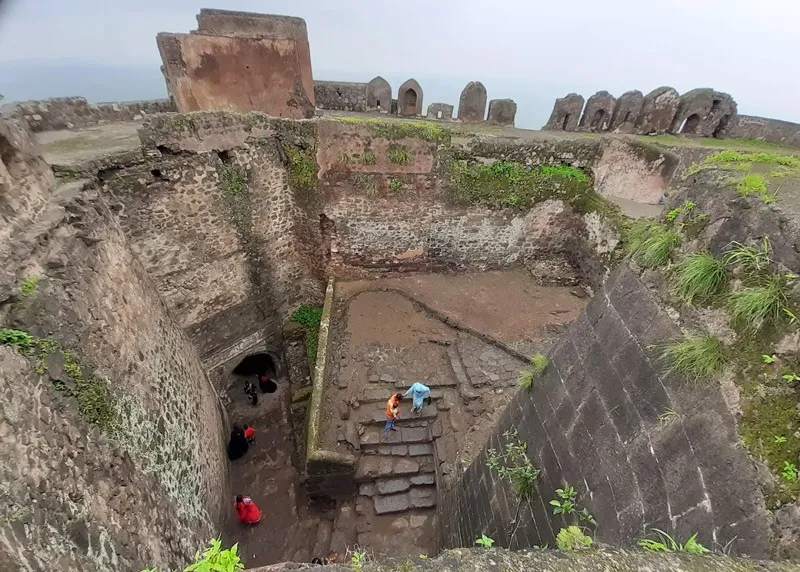 asirgarh-fort-burhanpur-top-view-30stades
