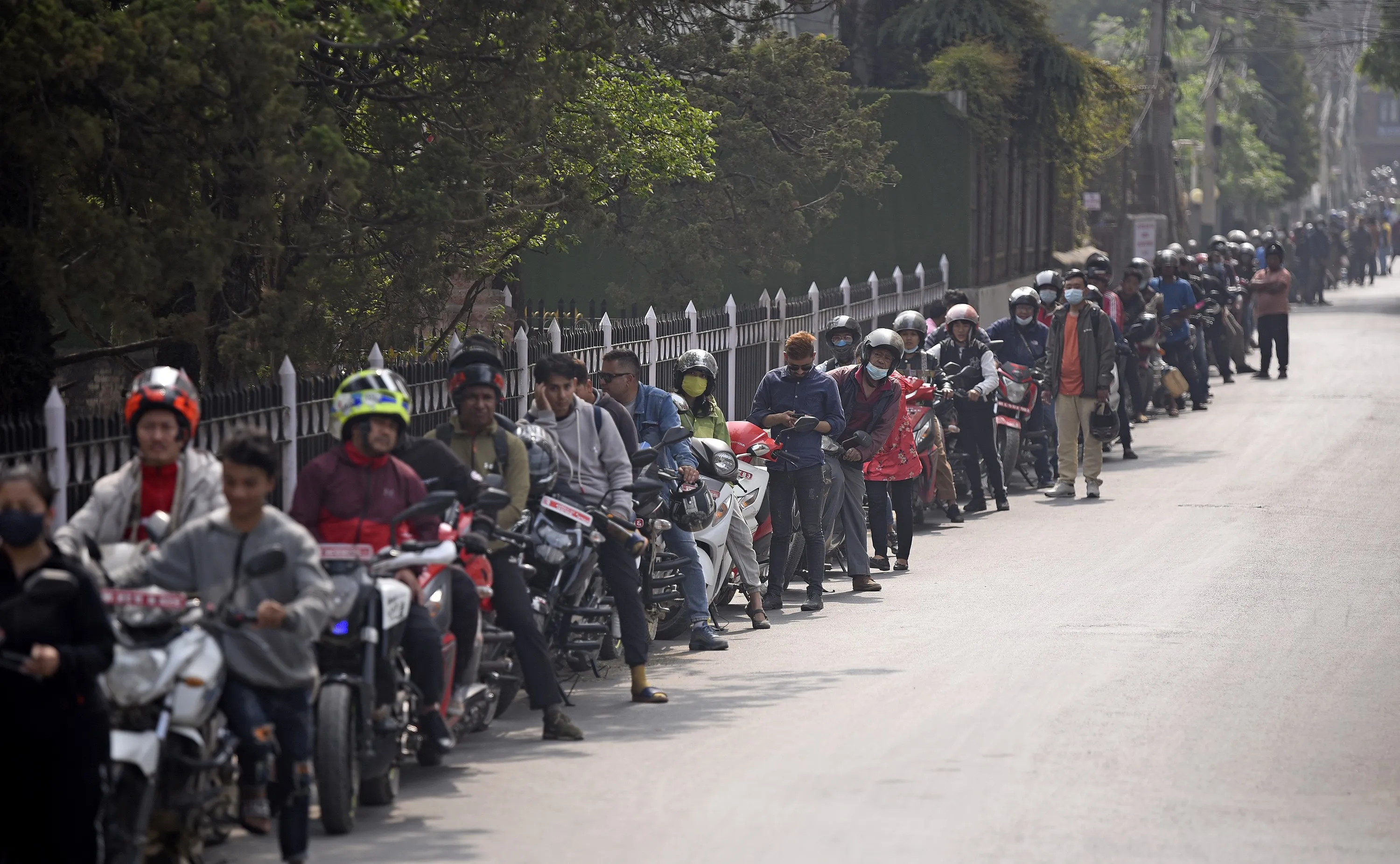 Queue_Petrol_Pulchok_04