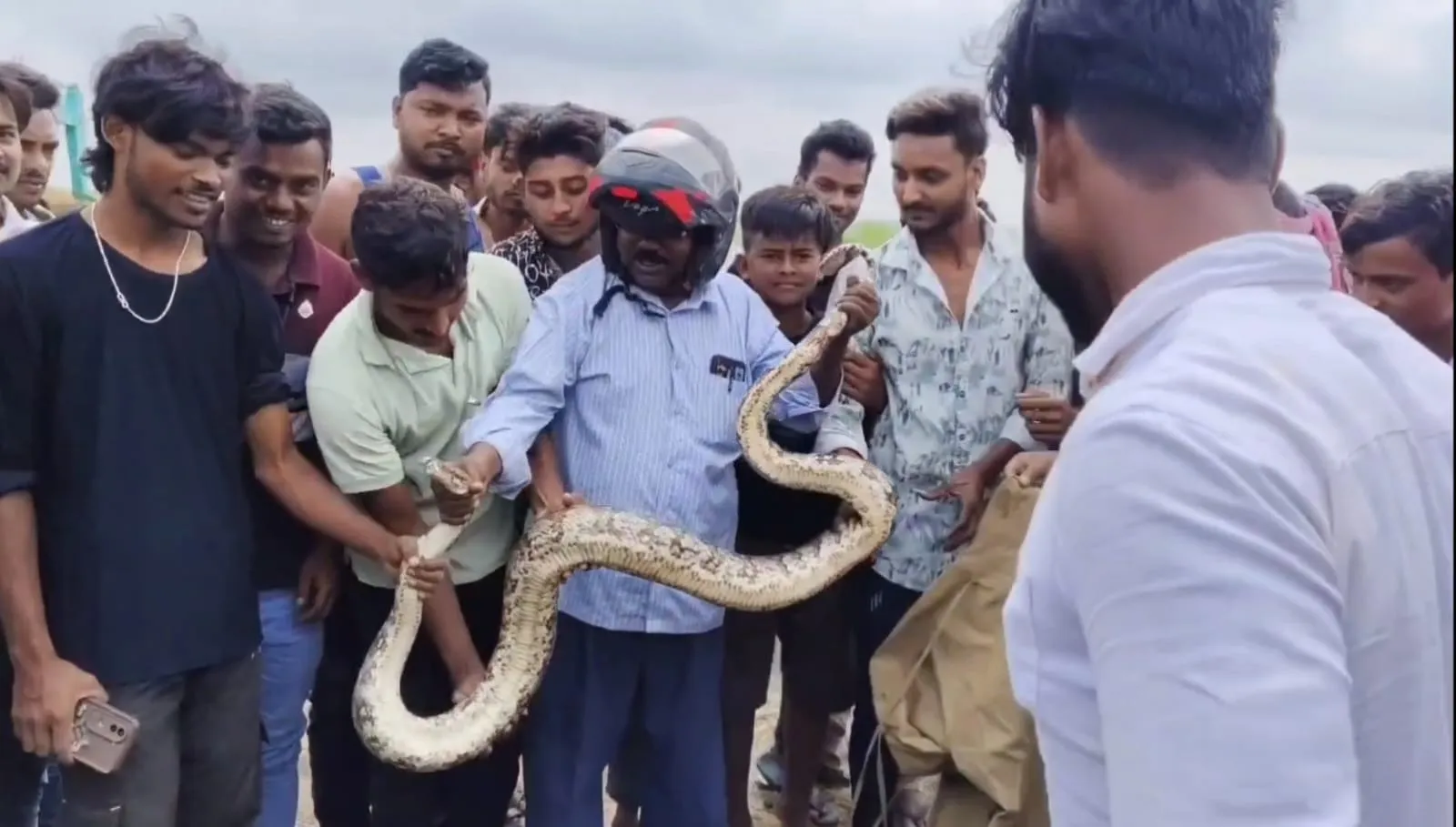 WhatsApp Image 2025-08-25 at 10.51.02 AM (1)