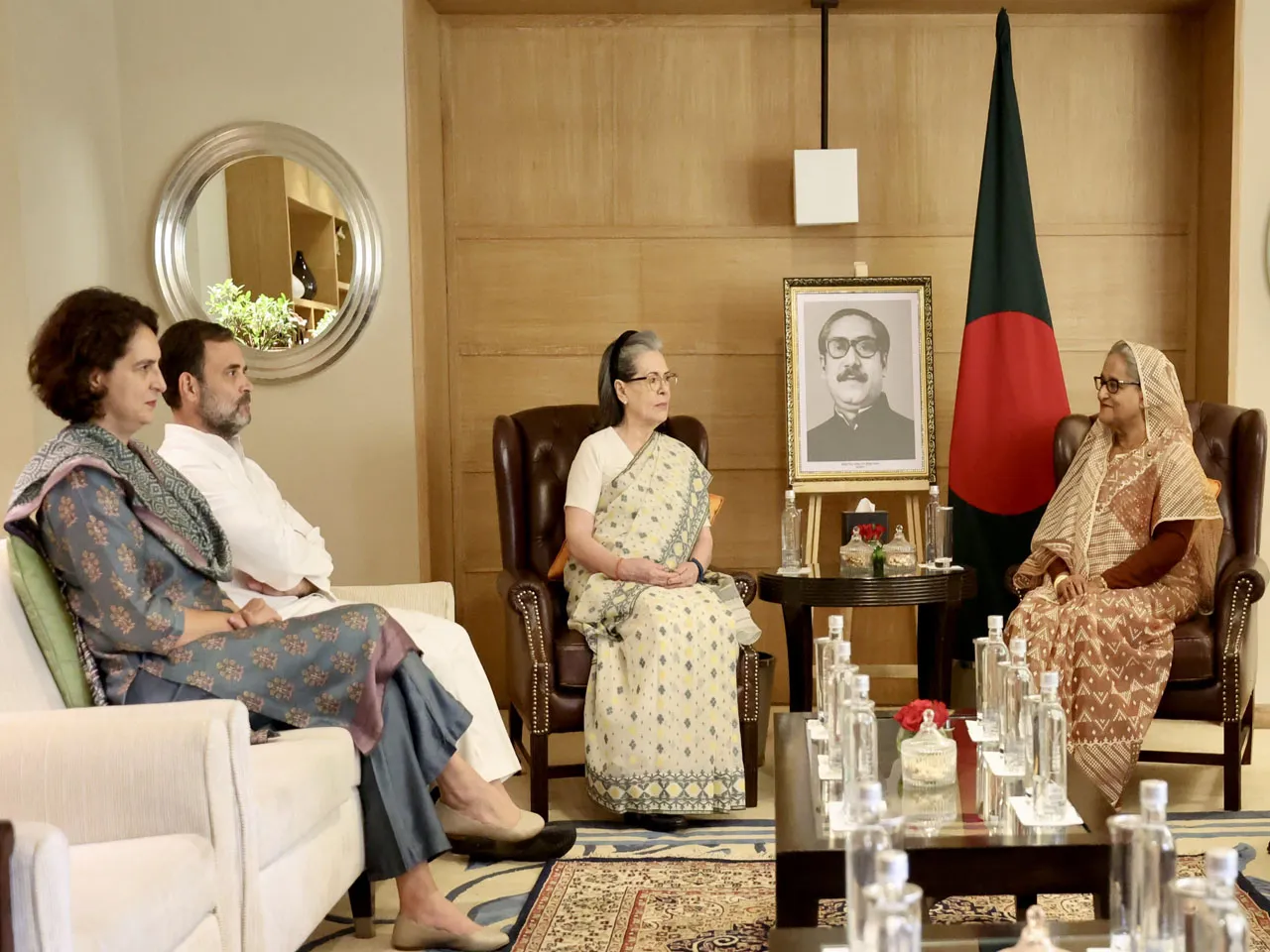 hasina sonia rahul.jpg