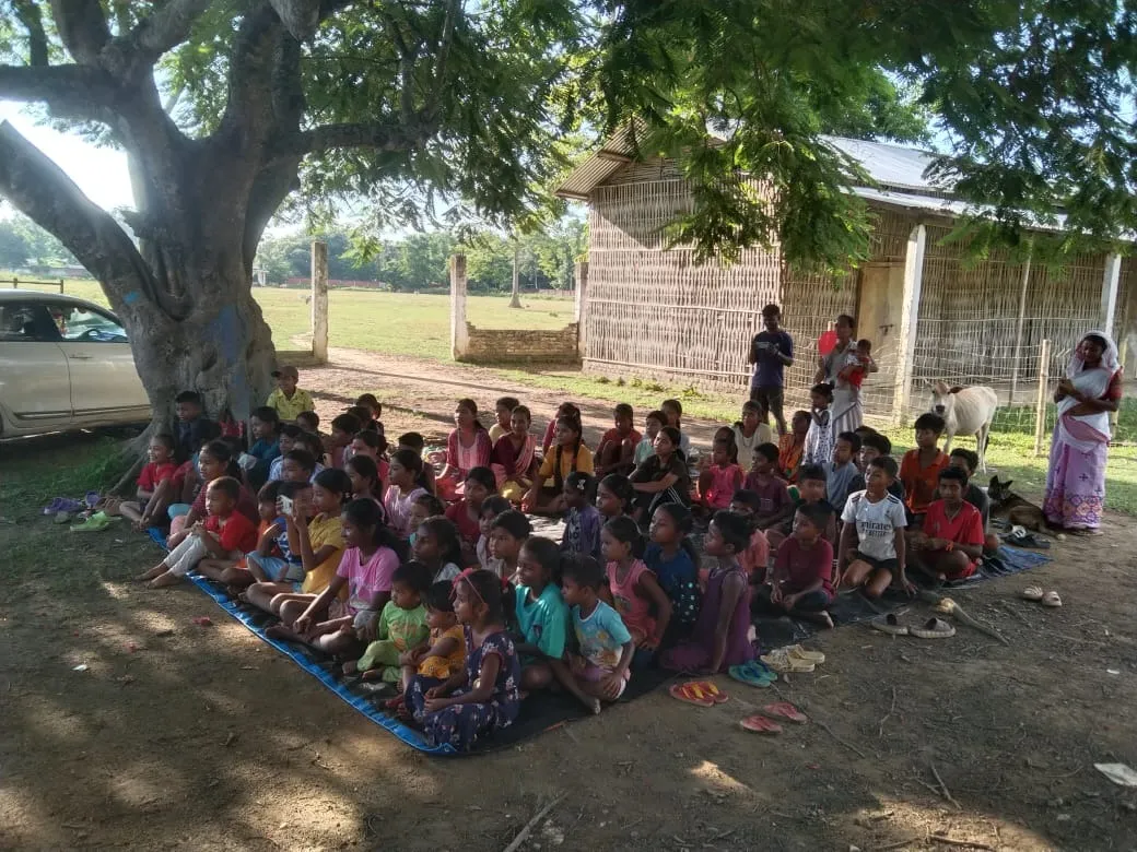 উদ্দেশ্যৰ সৈতে পুতলা নাচ: গোলাঘাটত জীৱন্ত হৈ উঠিল সুৰক্ষা প্ৰকল্প