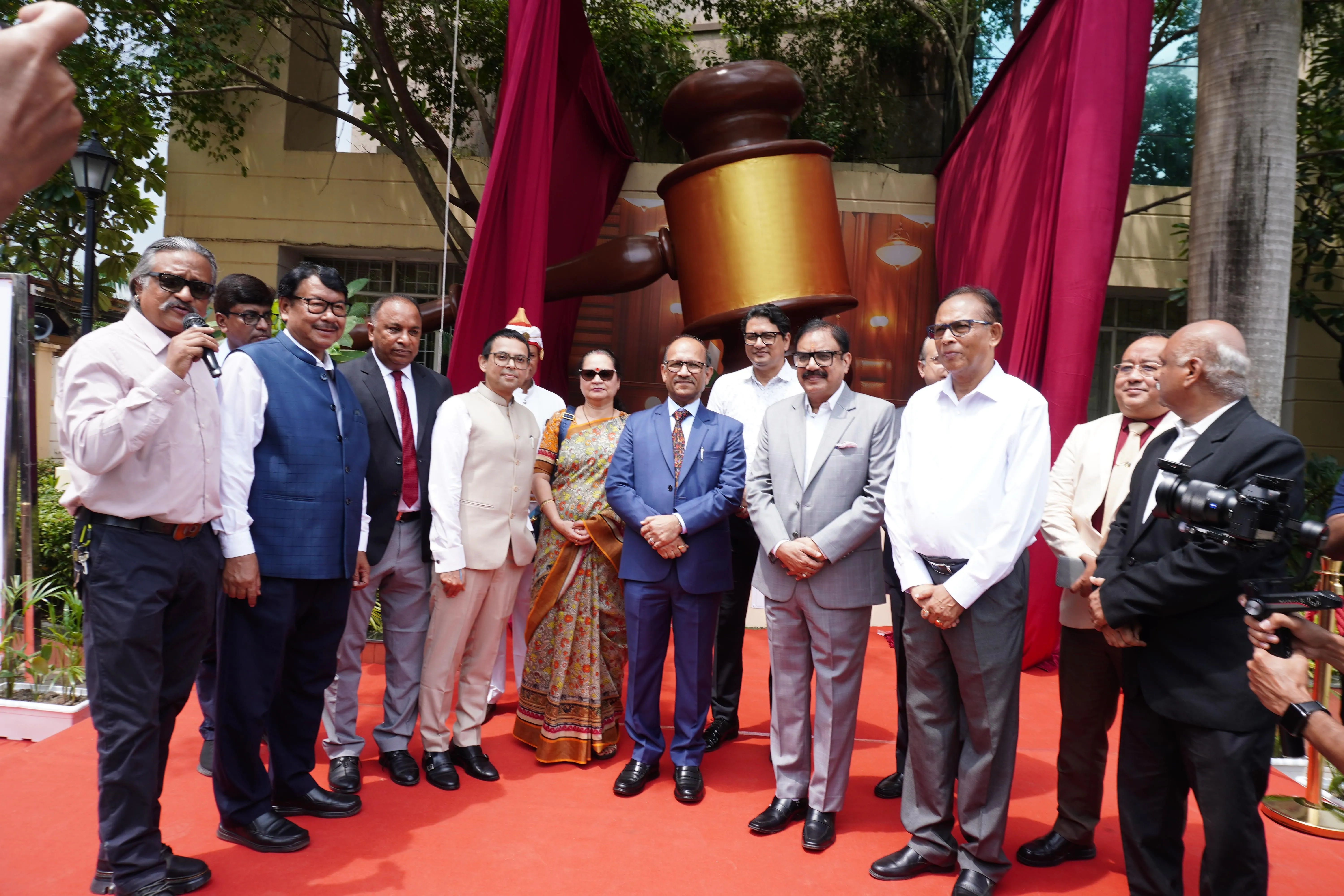 Hon’ble Justice Mr. Sandeep Mehta, Judge of the Supreme Court of India with dignitaries after unveiling