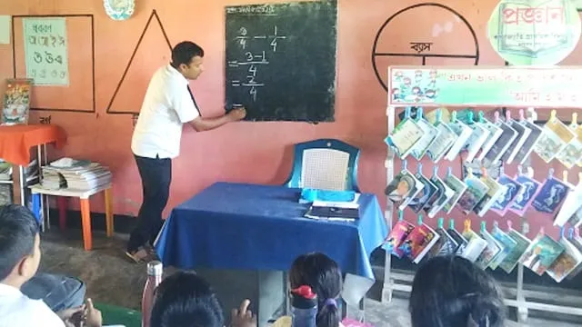 গহপুৰ সমজিলাৰ এগৰাকী চৰ্চিত যুৱ শিক্ষকঃ  বহু চৰকাৰী বিদ্যালয়ৰ শিক্ষকৰ বাবে হ’ব পাৰে আদৰ্শ