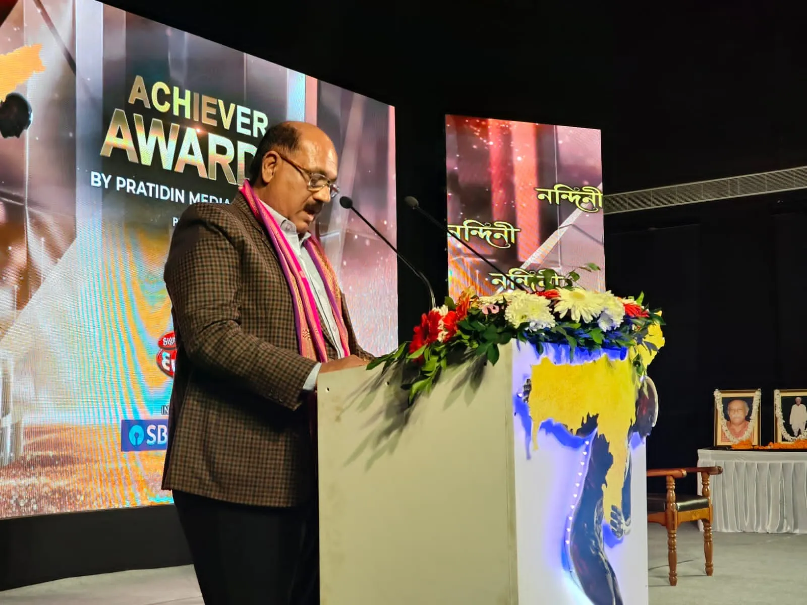 42ceae6f-6077-40e8-b6c6-a7e00b2f66c9