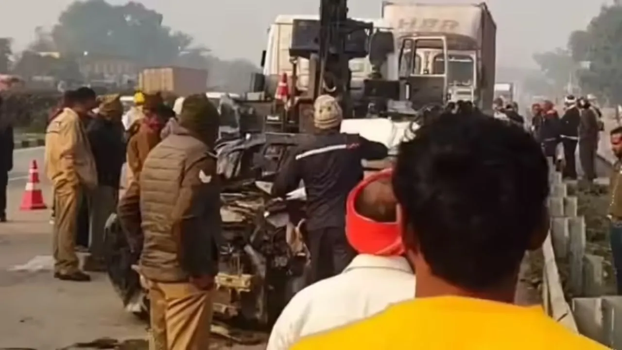 up-mirzapur-road-accident-car-collided-with-truck