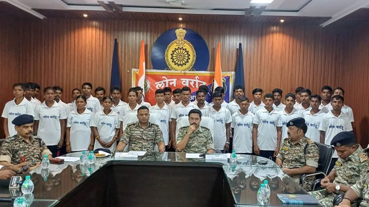 Chhattisgarh Dantewada 37 Naxals execute submission zxc