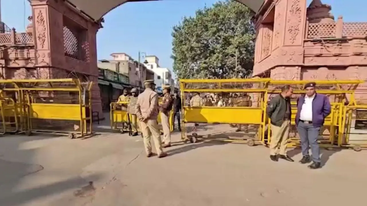 UP Security Alert Babri Masjid Anniversary mathura-sambhal-ayodhya-6-december hindi news zxc (1)