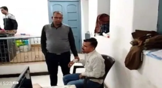 Shivpuri ADM Steno Rishwat News