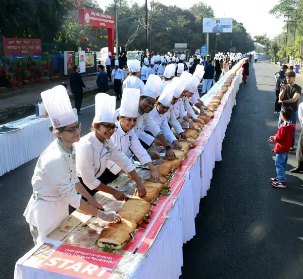 Bhopal IHM World's Longest Sandwich  6