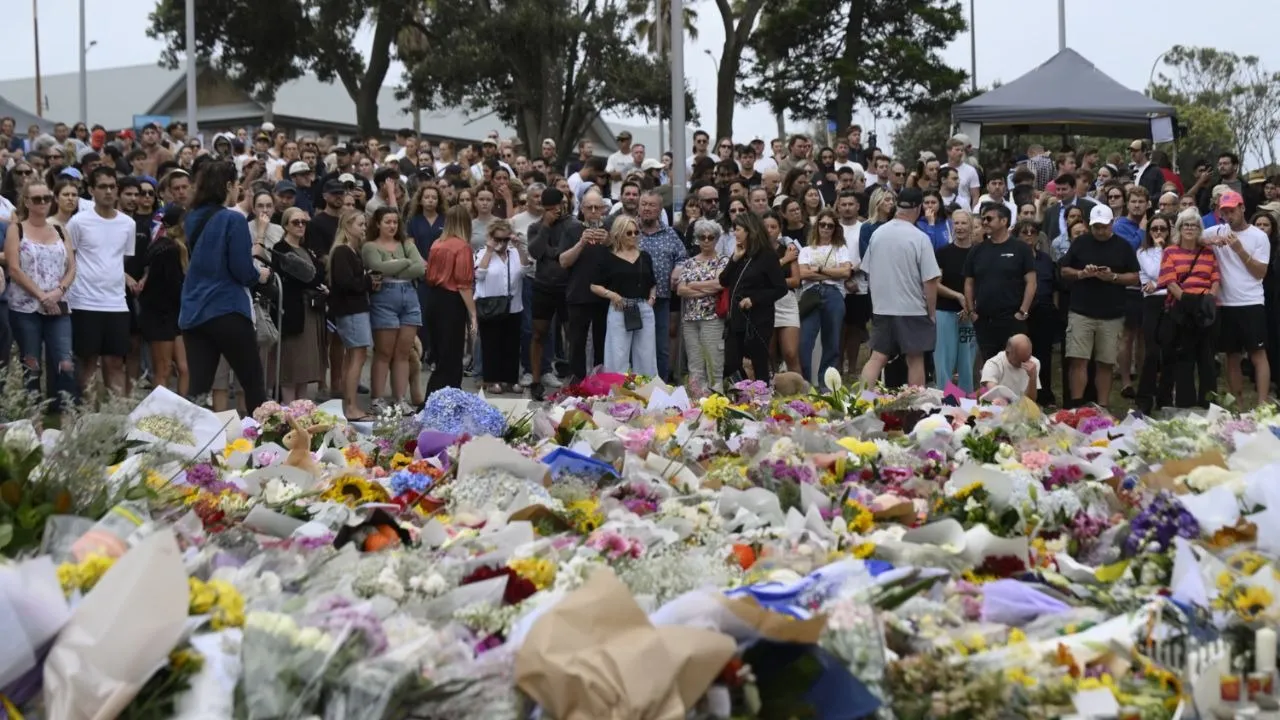 Sydney bondi-beach-shooting-ahmed-al-ahmed-PM Anthony Albanese-zxc (1)