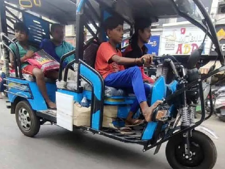 minors driving e rickshaw