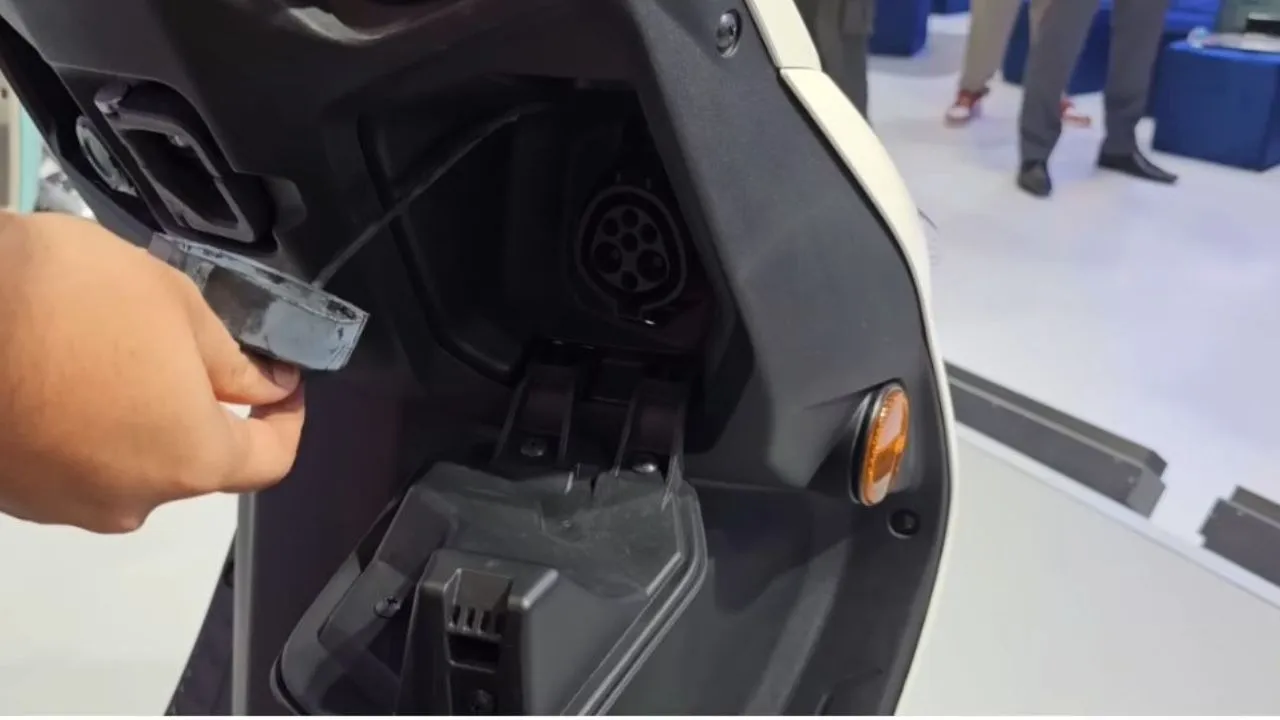 suzuki-e-access-electric-scooter-launch-price-range-specs-india hindi zxc (1)