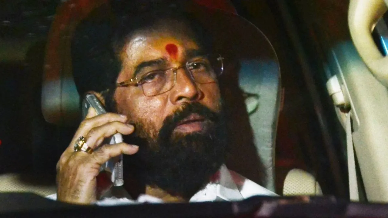 Eknath Shinde called winners of BMC to tajland and htoels