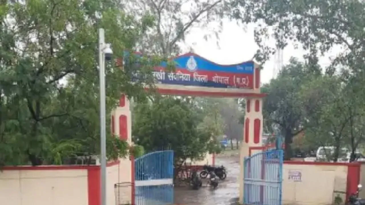 Bhopal SP vs SI Controversy (4)