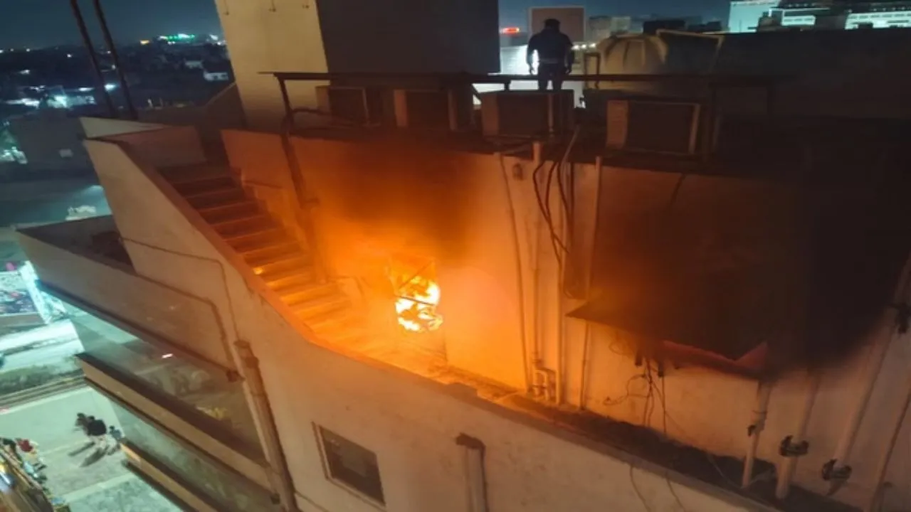 Agra Building Fire break out