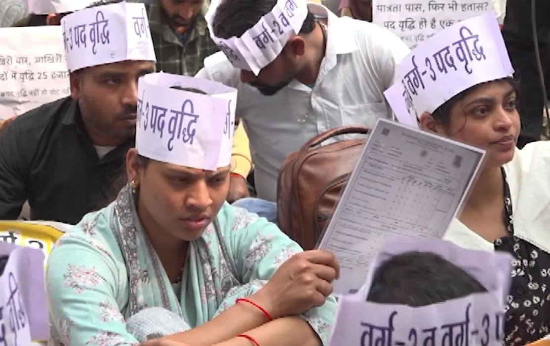 bhopal teacher recruitment protest dpi office demand to increase posts 1