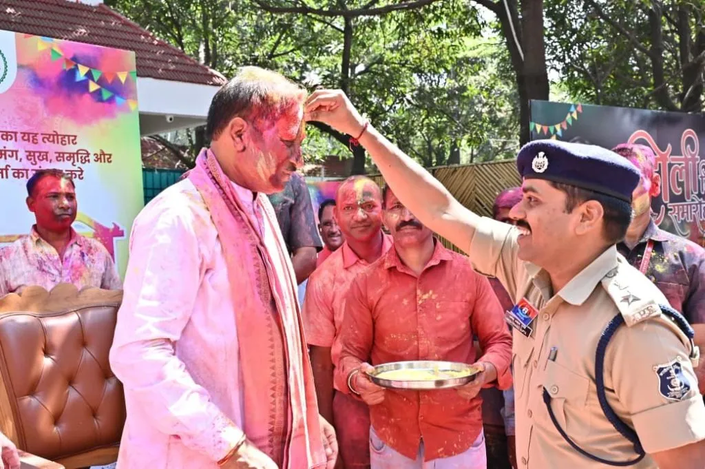 chattisgarh cm celebrated holi