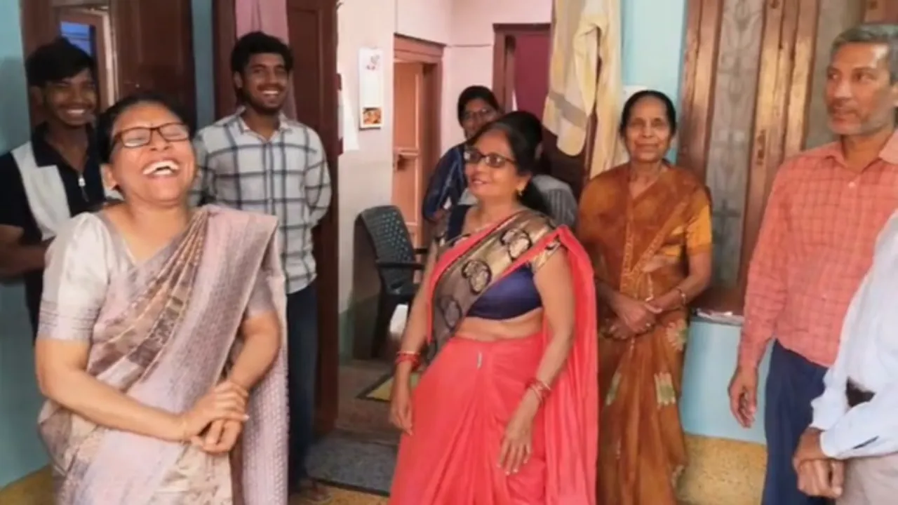 Astha Jain UPSC CSE 2025 UPSC rank 9 Success Story UPSC Result 2025 Shamli district kandhla village UP News hindi zxc