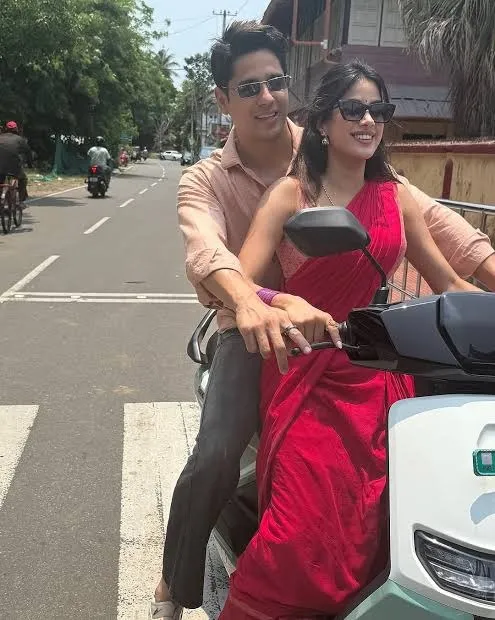 Janhvi took Sidharth for a scooter ride