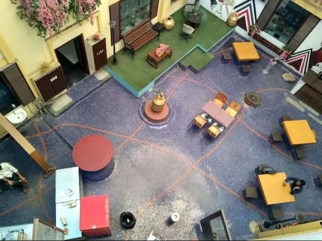 FAMOUS STUDIO