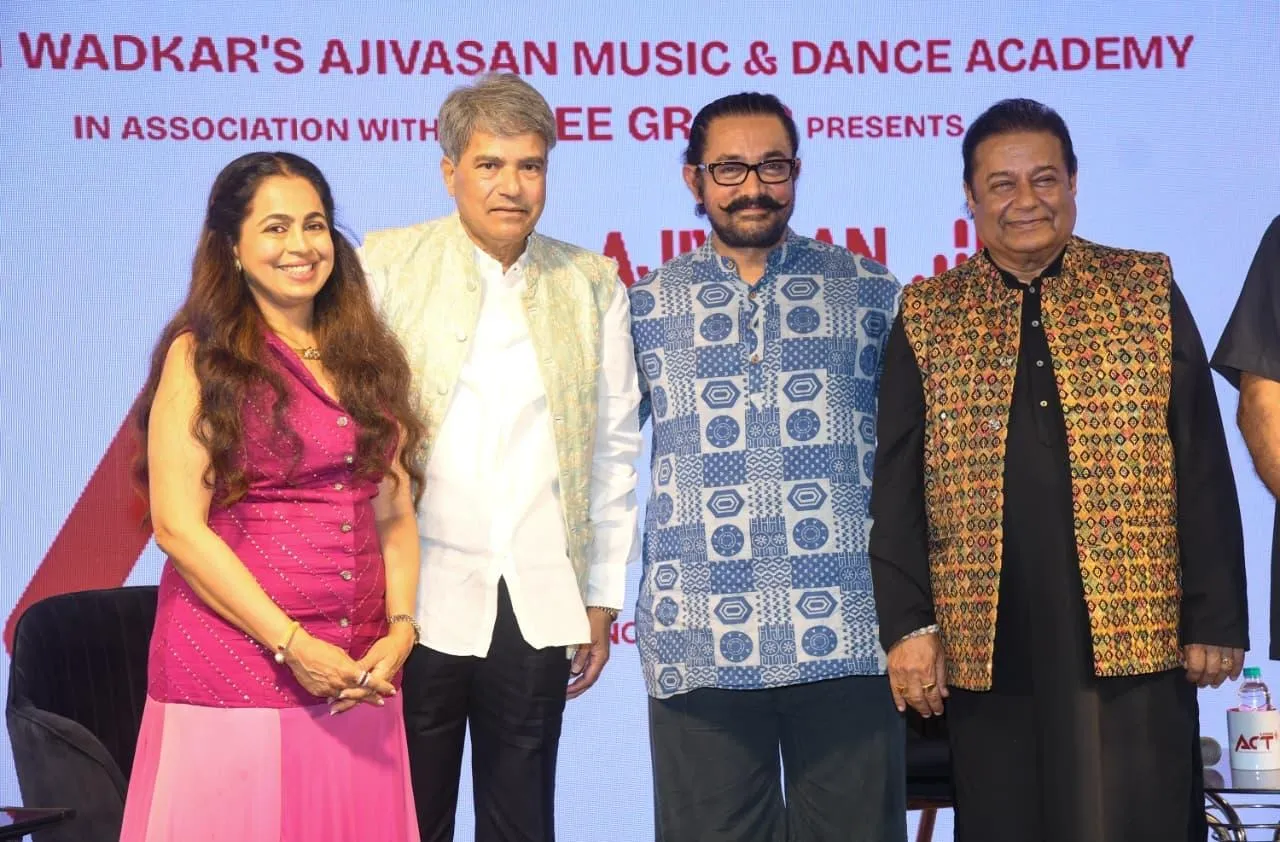 Aamir Khan, Suresh Wadkar and Padma Wadkar