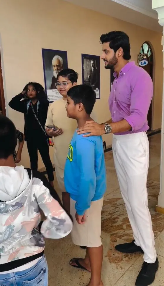 Shagun Pandey fans visit Saru sets