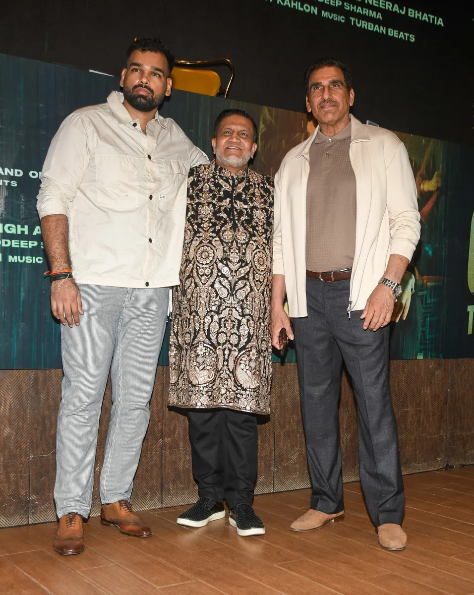 Shakeel Saifi with Mukesh Rishi and son