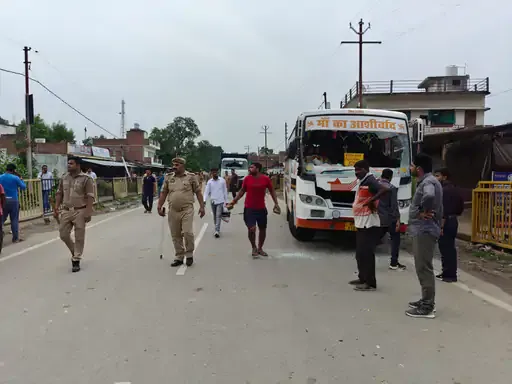 The police used batons to disperse the crowd that was creating chaos and vandalising property