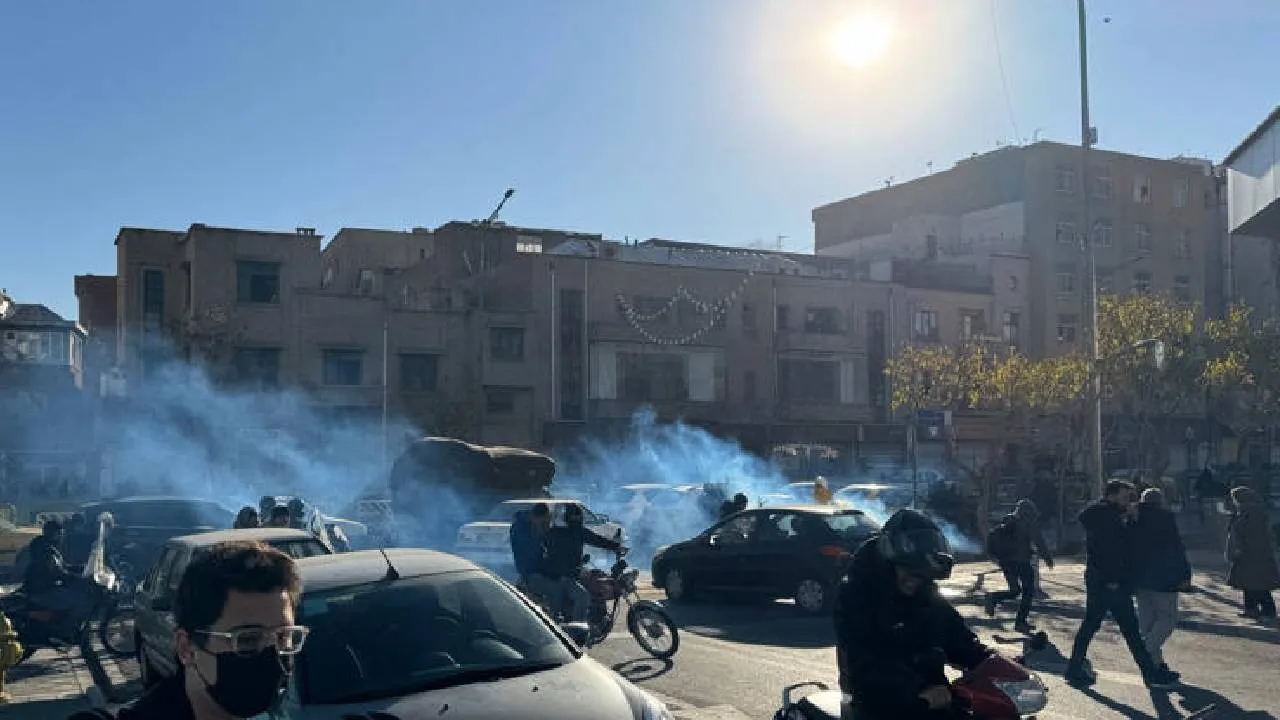 Iran Sees Spreading Protests as Currency Crash, War Fallout and Foreign Threats Converge