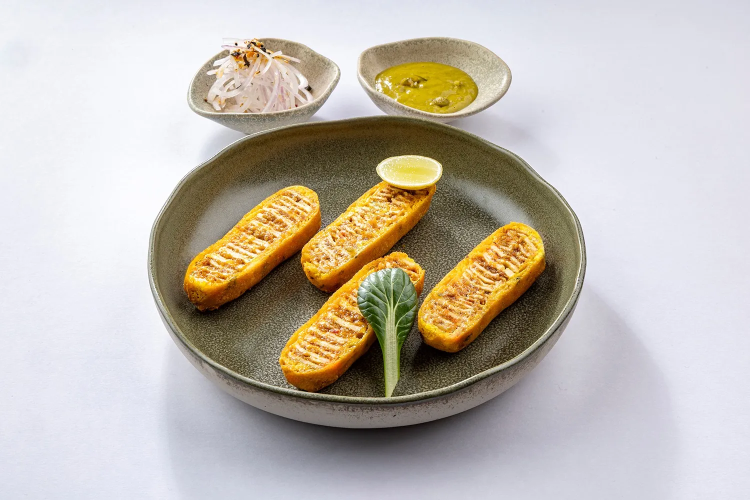 Paneer Pakoda, Kimchi Onion, Green Chutney-01