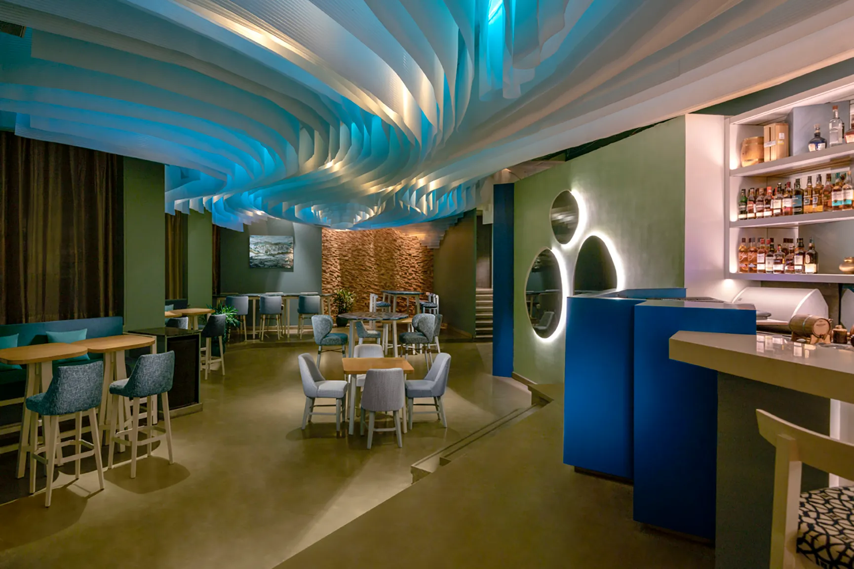 Syrah Interior
